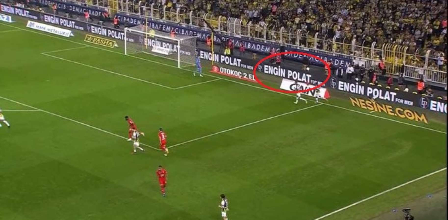Fenerbahçe stadında 'Engin Polat' reklamı yayınlandı - Resim : 1