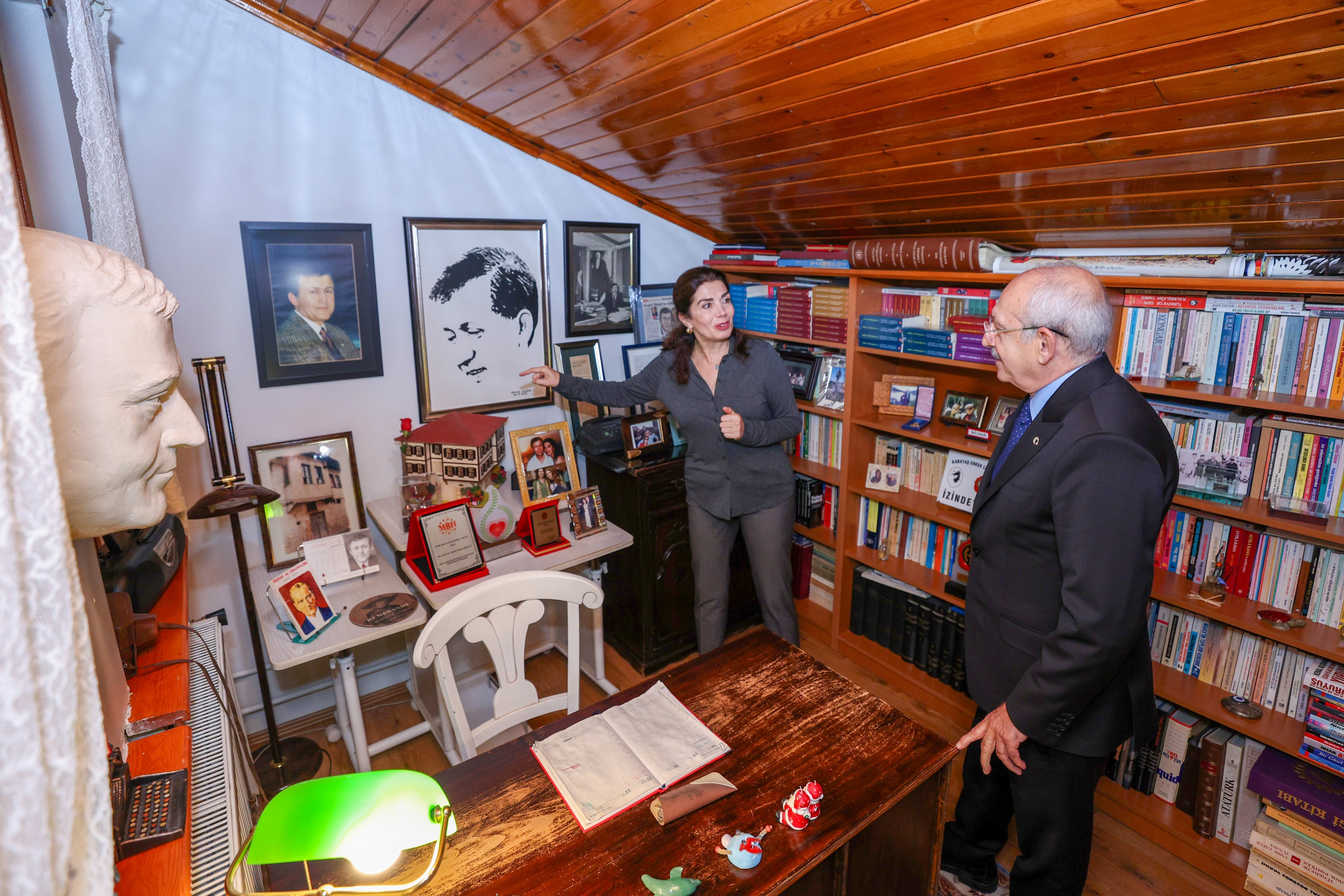 Kılıçdaroğlu'ndan Ahmet Taner Kışlalı'nın eşine ziyaret - Resim : 2