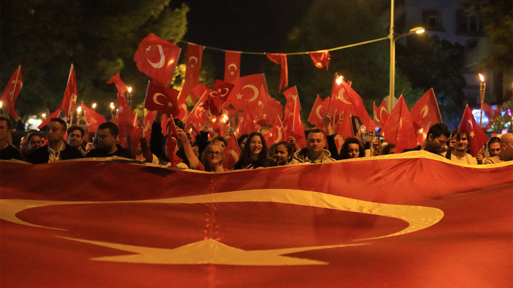 Türkiye'nin dört bir yanında Cumhuriyet meşaleleri yandı - Resim : 3