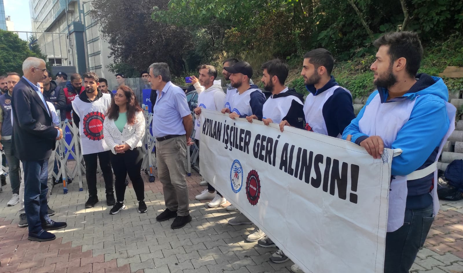 CHP'li Kılınç, işçilerin eylem yaptığı Trendyol önünden bakana seslendi: Bu ayıba müdahale edin - Resim : 2