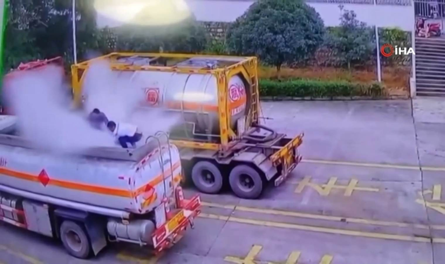 Çin’de gaz tankeri patladı: 2 ölü - Resim : 1