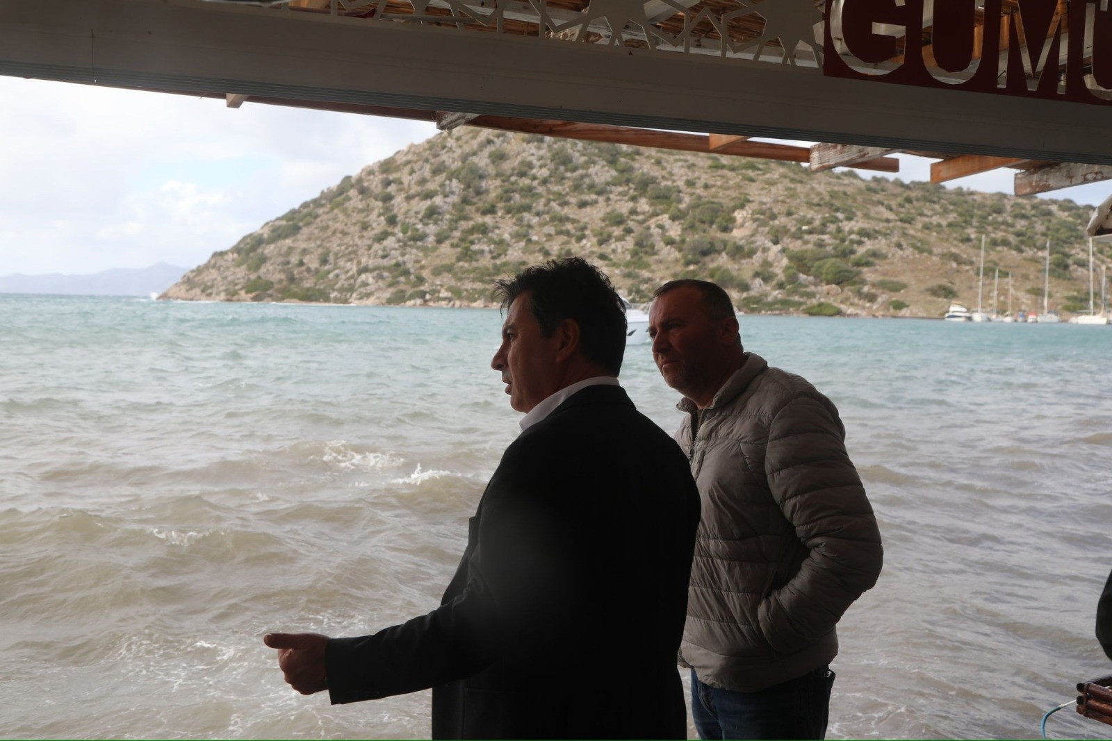 Bodrum Belediye Başkanı Ahmet Aras'tan fırtınadan etkilenen iş yerlerine ziyaret - Resim : 3