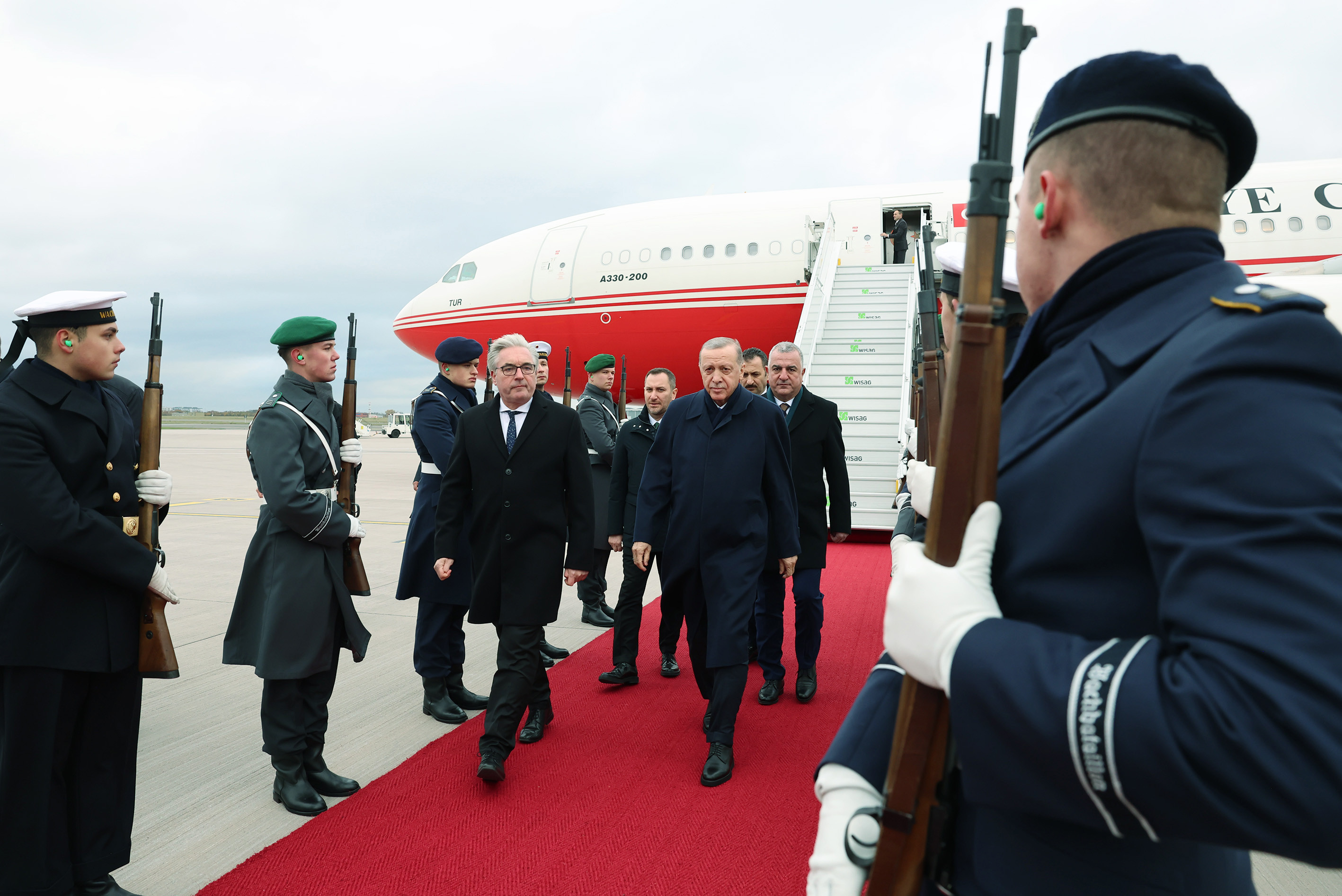 Erdoğan, Alman mevkidaşı Steinmeier ile bir araya geldi - Resim : 1