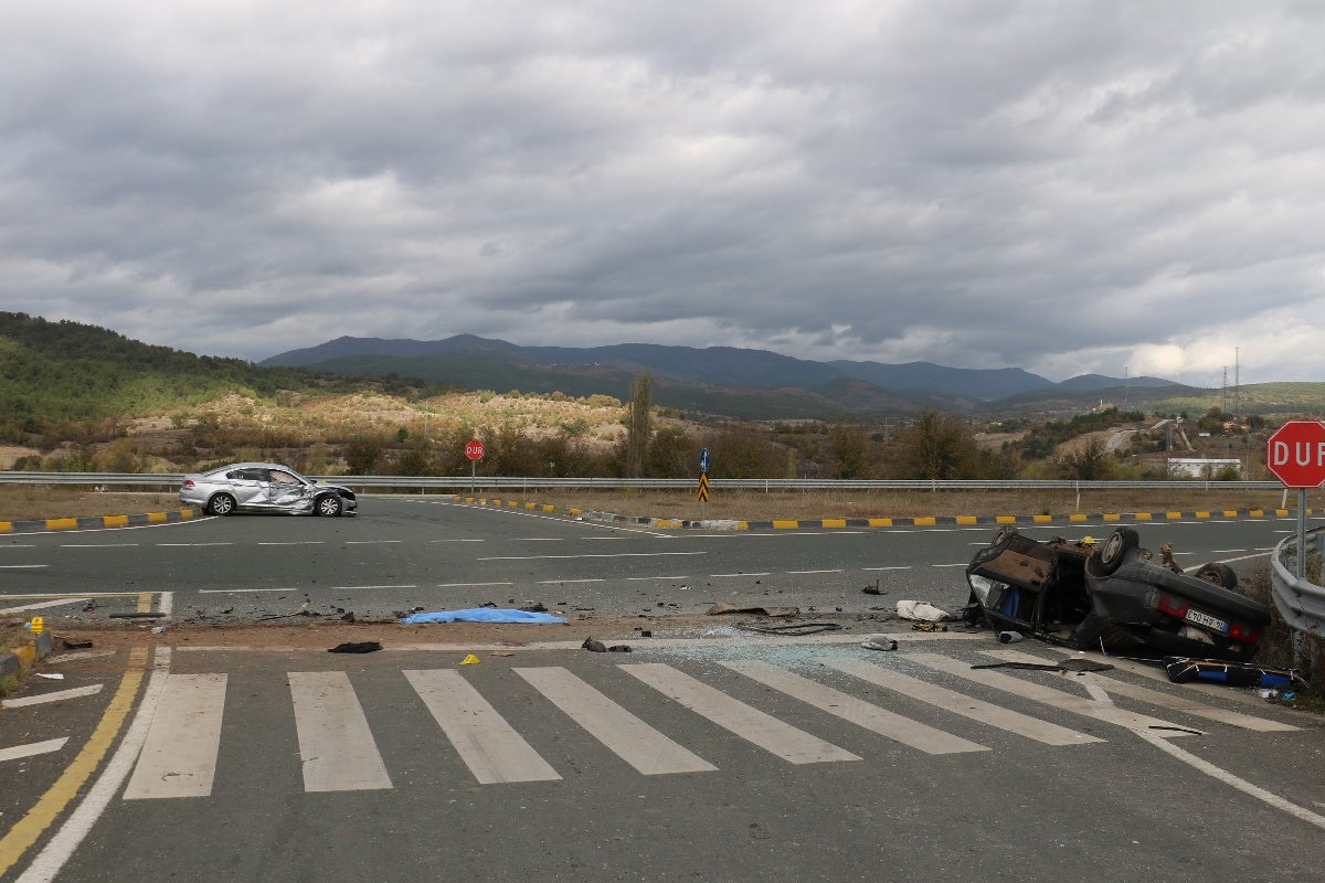 Kastamonu'da feci kaza: 1 ölü, 4 yaralı - Resim : 1
