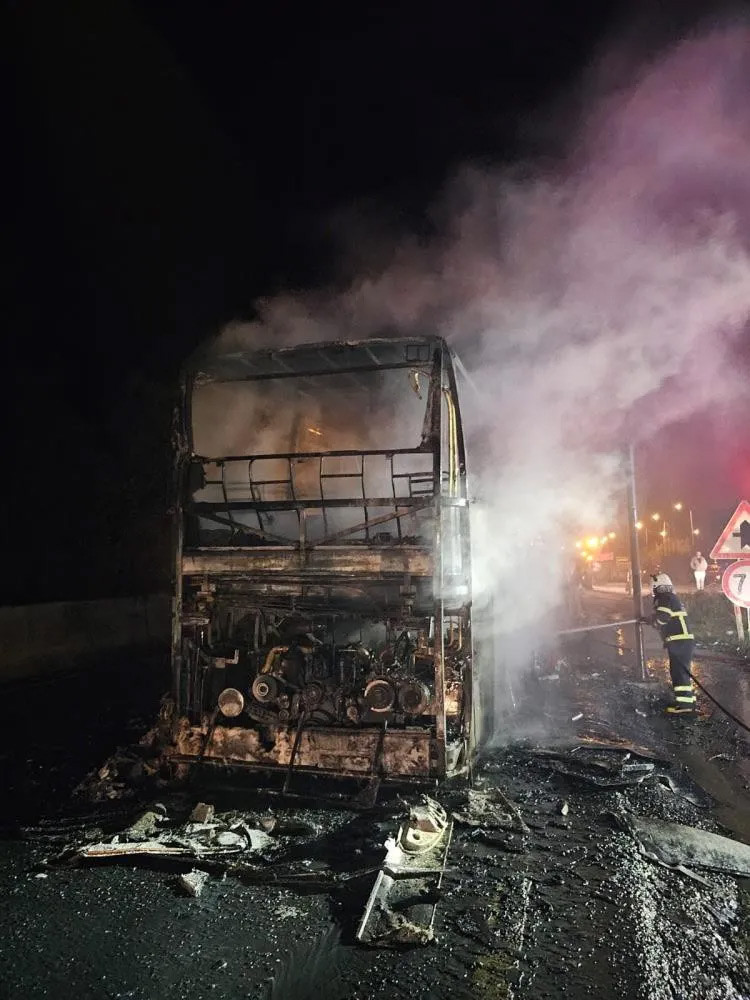 Bolu Dağı'nda yolcu otobüsü alev alev yandı - Resim : 1