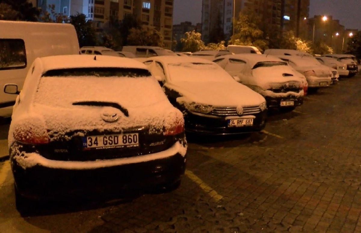 İstanbul'da kar sürprizi: Her taraf bembeyaz oldu... İşte hava durumu - Resim : 1