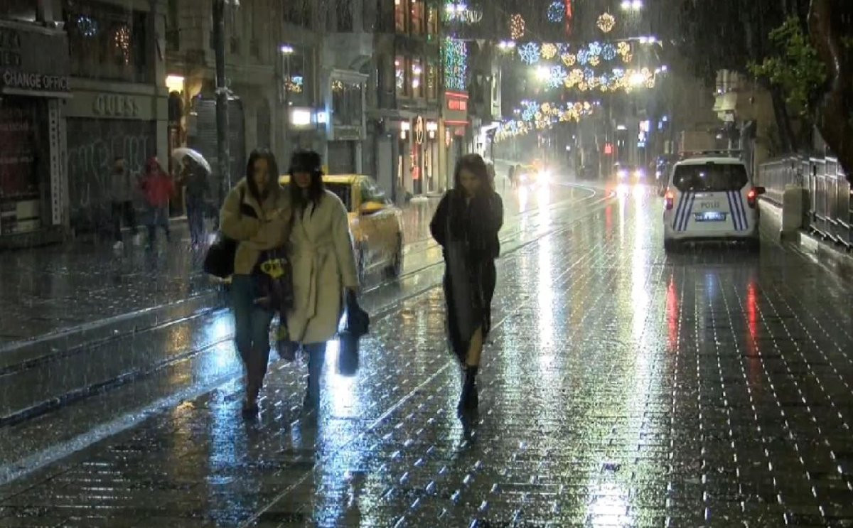 İstanbul'da kar sürprizi: Her taraf bembeyaz oldu... İşte hava durumu - Resim : 2