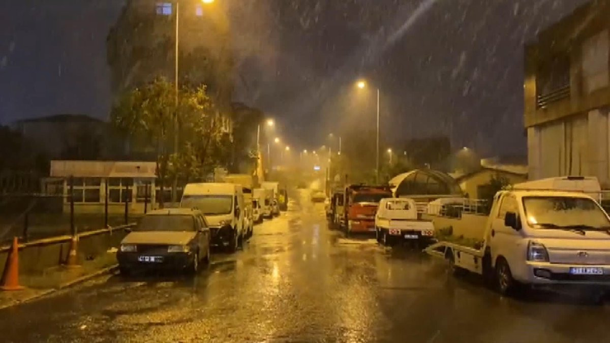 İstanbul'da kar sürprizi: Her taraf bembeyaz oldu... İşte hava durumu - Resim : 3
