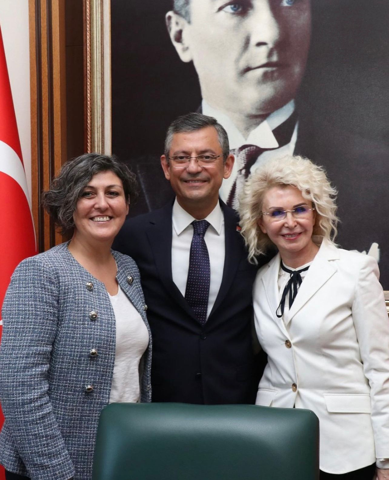 Özgür Özel, Kemal Kılıçdaroğlu'nun 37 yıllık çalışma arkadaşı Şükran Kütükçü ile çalışmaya devam edecek - Resim : 1