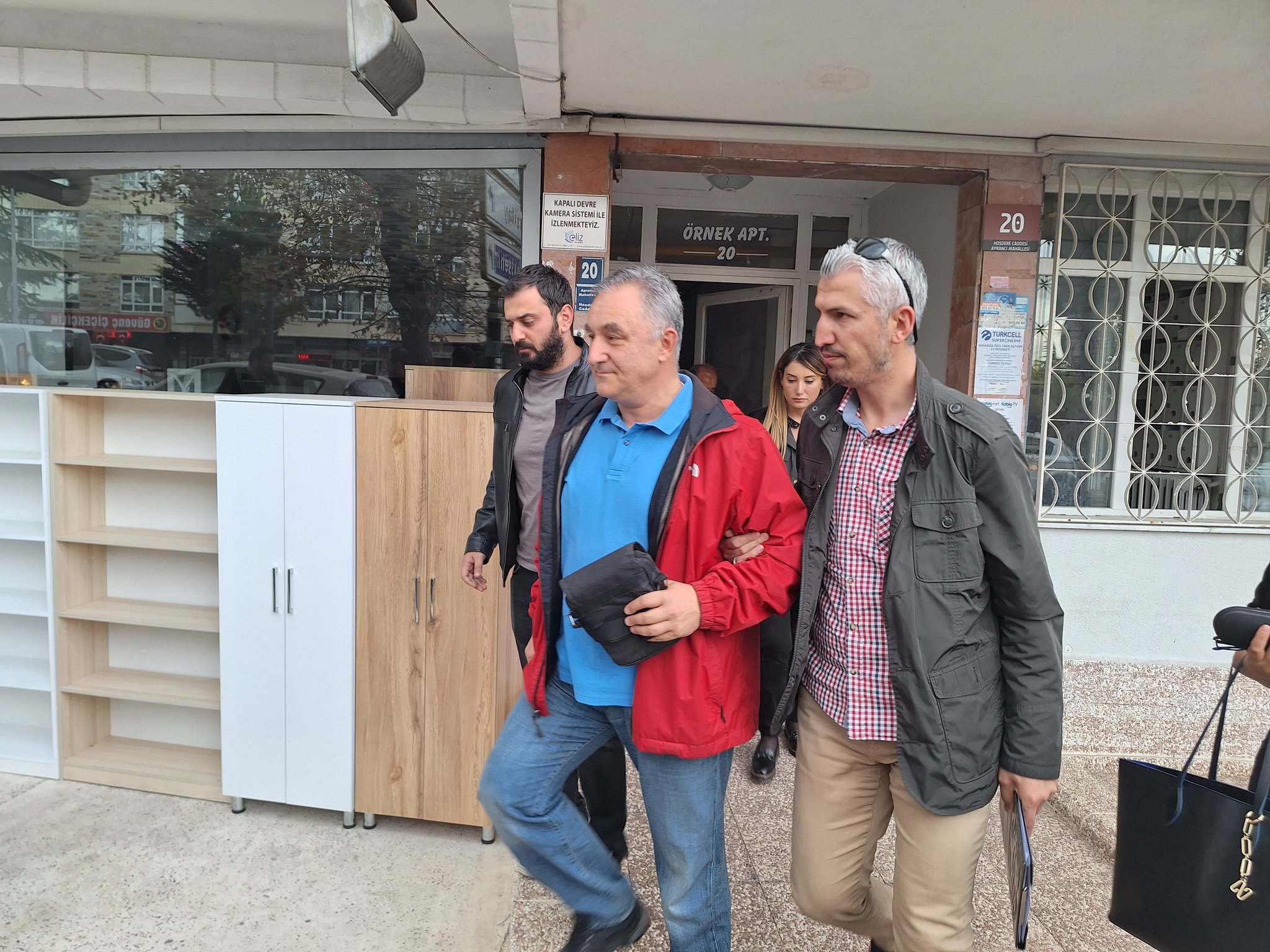 Gazeteci Tolga Şardan tutuklandı - Resim : 1