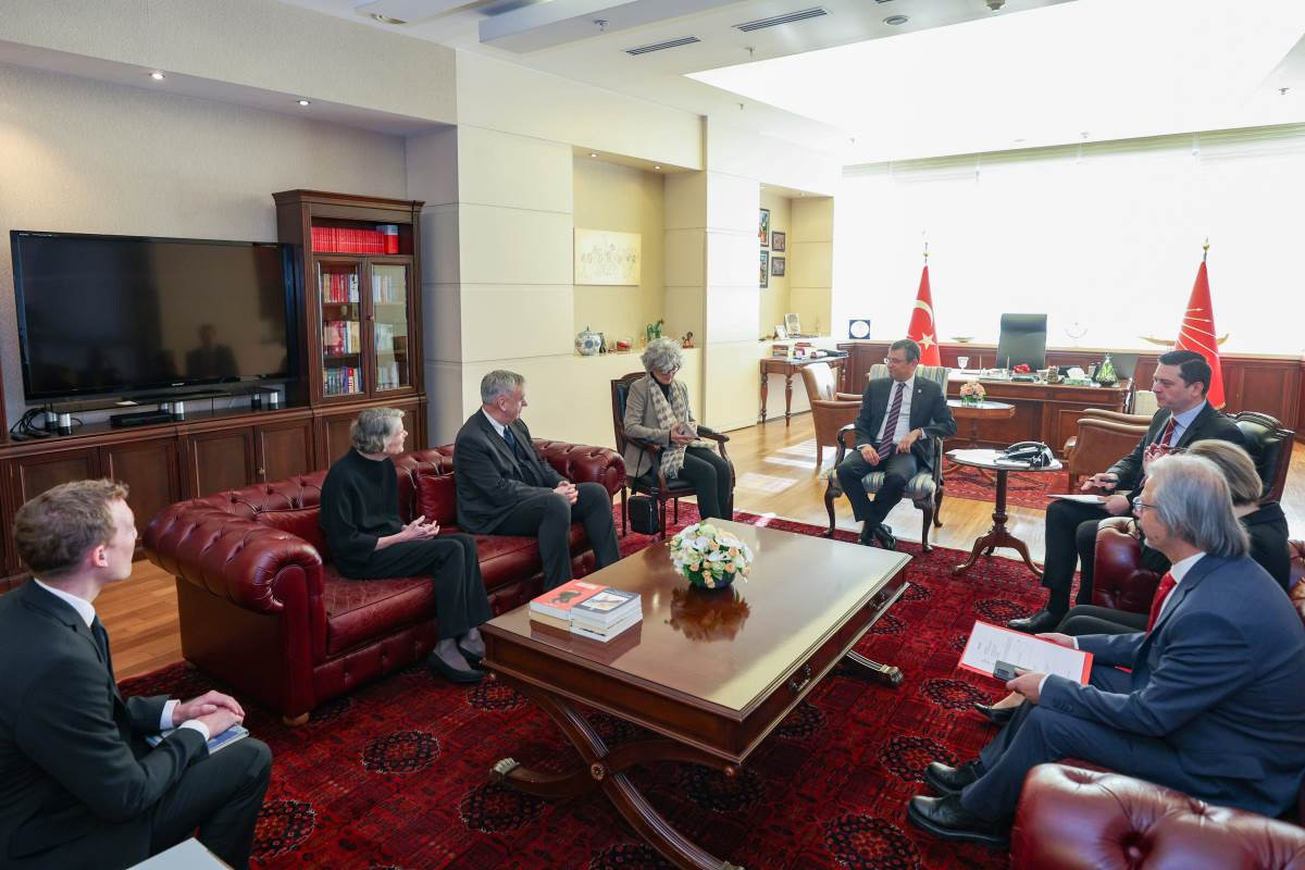 Almanya'nın Ankara Büyükelçisi Schulz'dan Özgür Özel'e ziyaret - Resim : 1