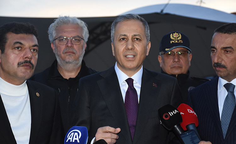 Bakan Yerlikaya'dan Zonguldak'ta batan geminin kayıp 7 personeli hakkında açıklama - Resim : 1
