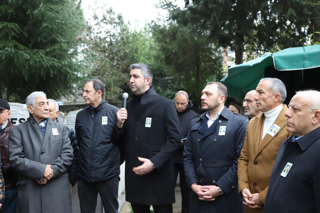 Merhum Başkan Mehmet Ali Büklü, mezarı başında anıldı - Resim : 1