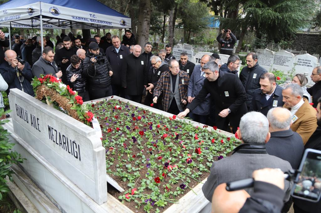 Merhum Başkan Mehmet Ali Büklü, mezarı başında anıldı - Resim : 2