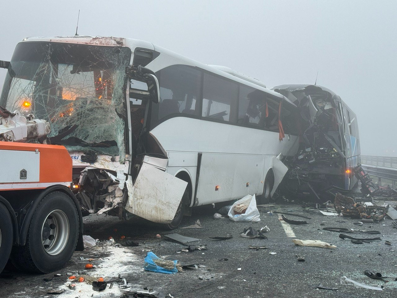 Kuzey Marmara Otoyolu'nda katliam gibi kaza: 10 ölü, 59 yaralı - Resim : 2