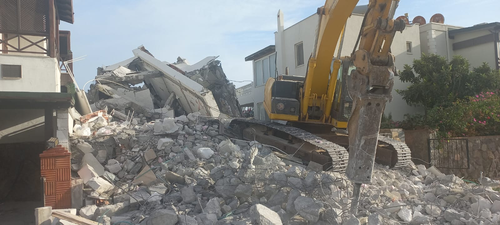 Bodrum'da kaçak yapılar yıkıldı - Resim : 1