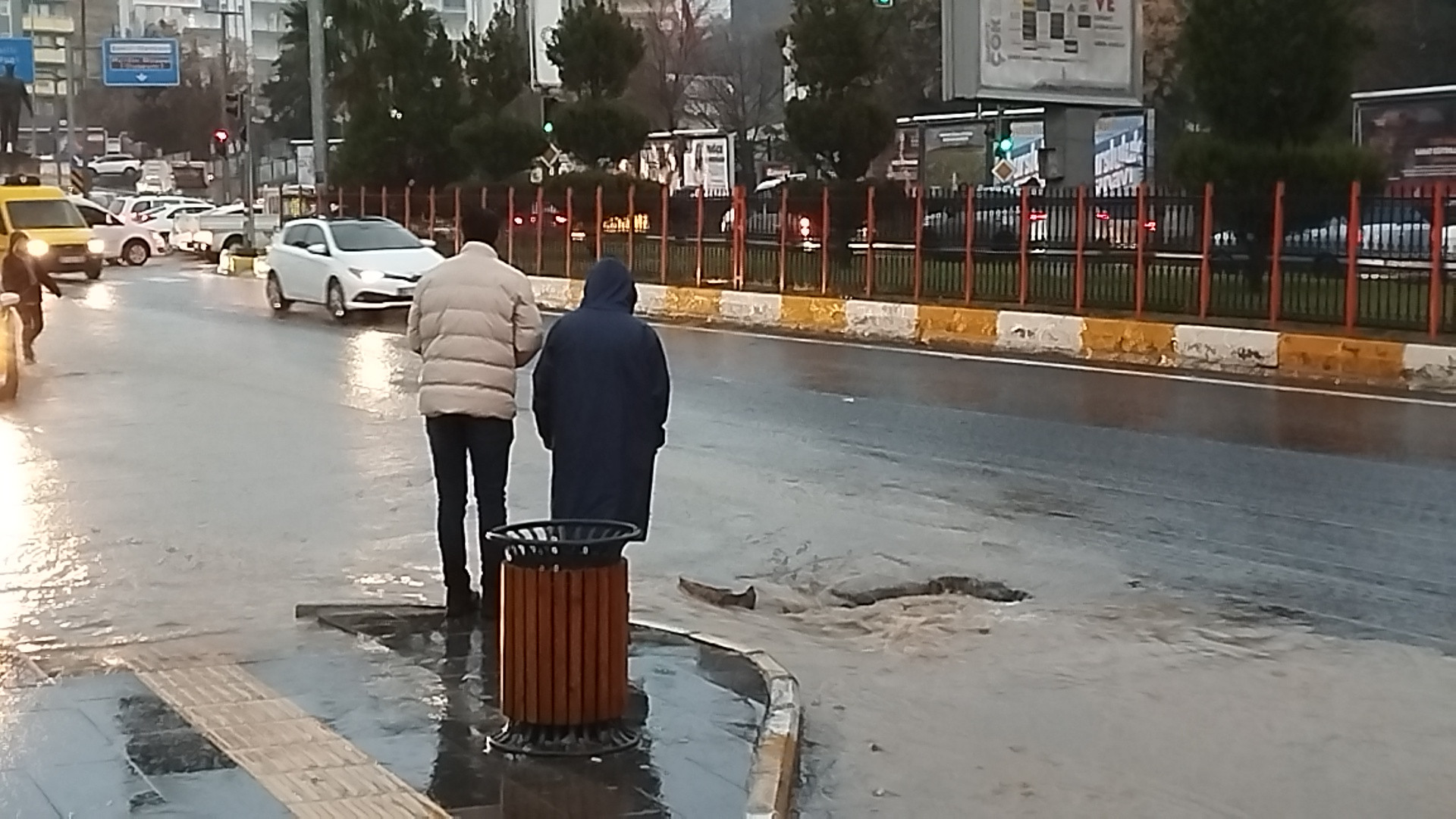 Mardin'de sağanak yağış: Cadde ve sokaklar suyla doldu - Resim : 2