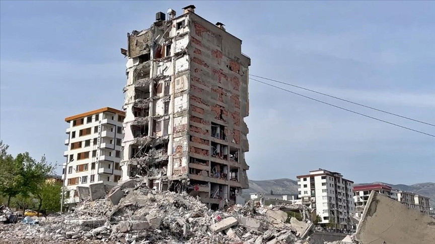 Depremde 80 kişiye mezar olmuştu: Zemin etüdü yetersiz, malzeme kalitesiz çıktı - Resim : 1