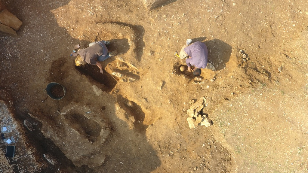 Diyarbakır'da yapılan kazıda 54 çocuğa ait mezarlık bulundu - Resim : 1