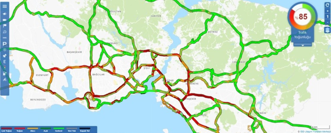 İstanbul'da yağışın ardından trafik yoğunluğu yüzde 85'e çıktı - Resim : 1