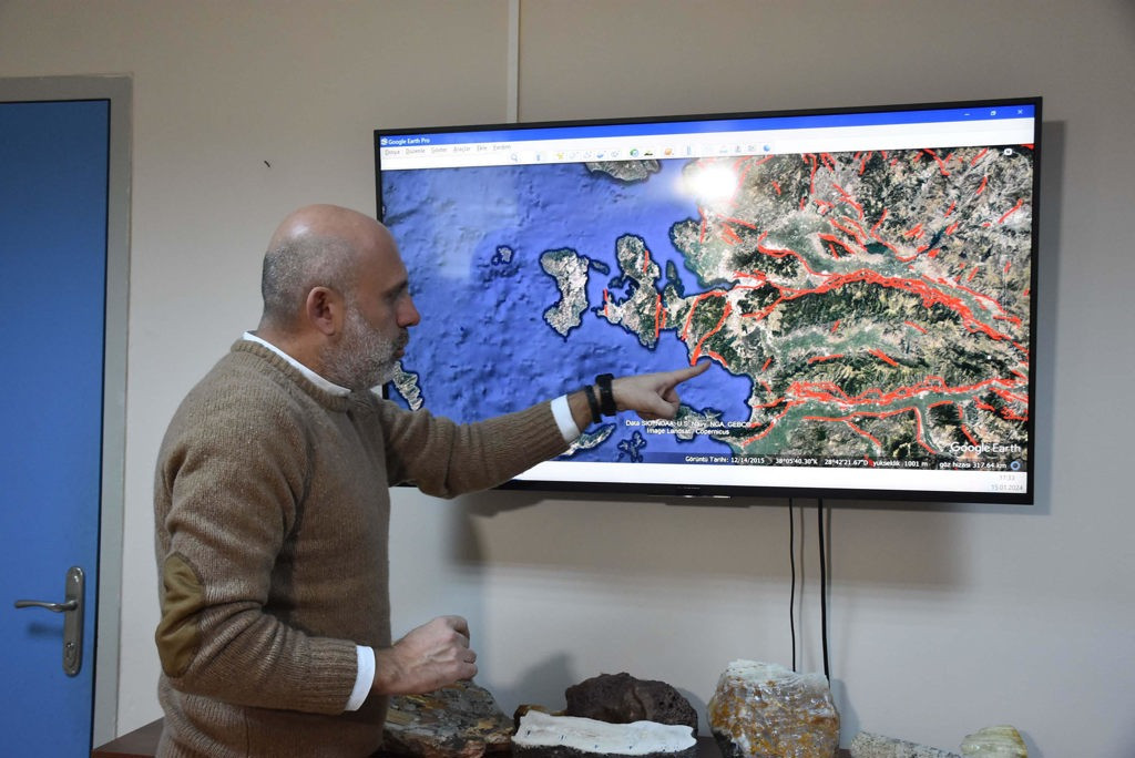 İzmir'de tsunami riski araştırılıyor: Toplanma merkezleri değişebilir - Resim : 1