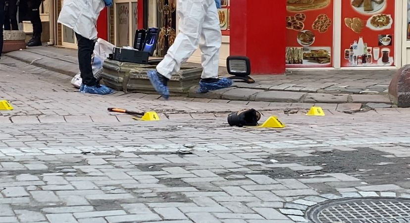 Zeytinburnu'nda dehşet: Arkadaşının başını baltayla kesti - Resim : 1
