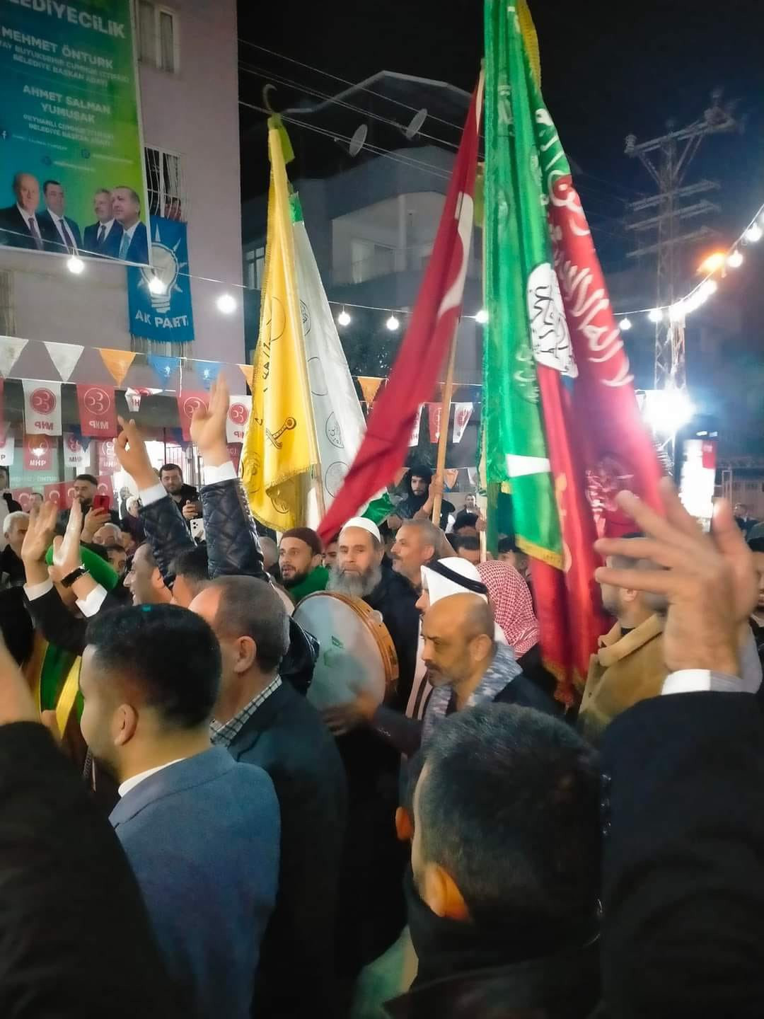 AK Parti adayından Hatay'da cemaat liderleriyle tekbirler eşliğinde yürüyüş - Resim : 1