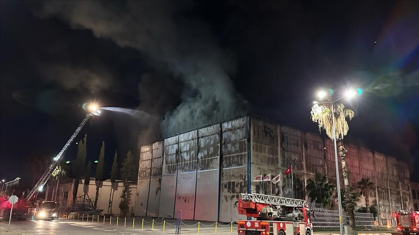 Antalya'da tersanede yangın: 13 itfaiye müdahale ediyor - Resim : 1